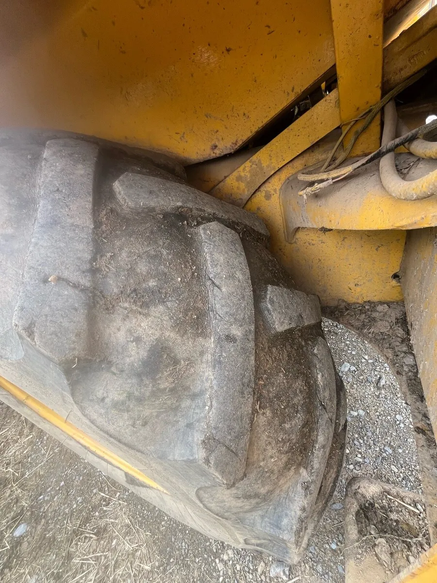 18.4-26  tire - Image 4