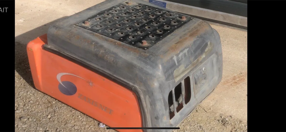Hitachi zaxis 110/130 panel/ toolbox - Image 1