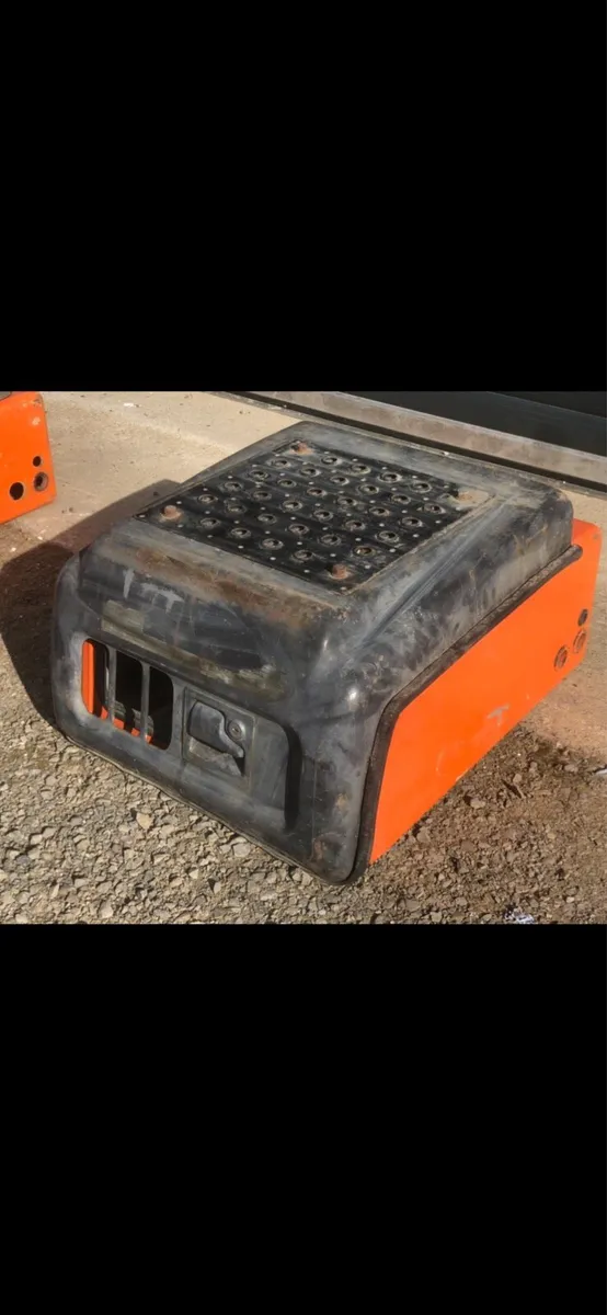 Hitachi zaxis 110/130 panel/ toolbox - Image 2