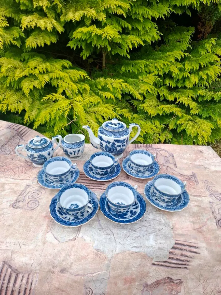 Blue imitation willow tea set no stamp - Image 2