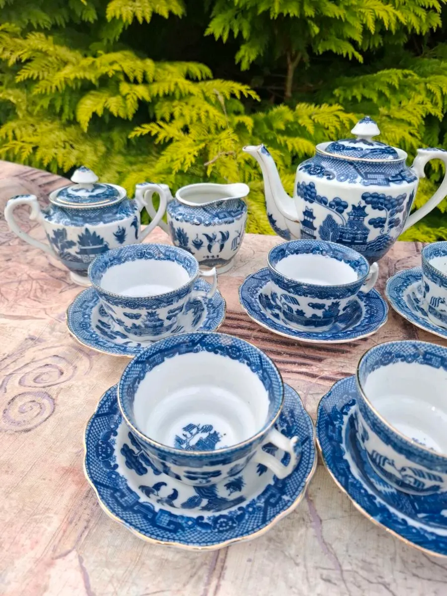 Blue imitation willow tea set no stamp - Image 3