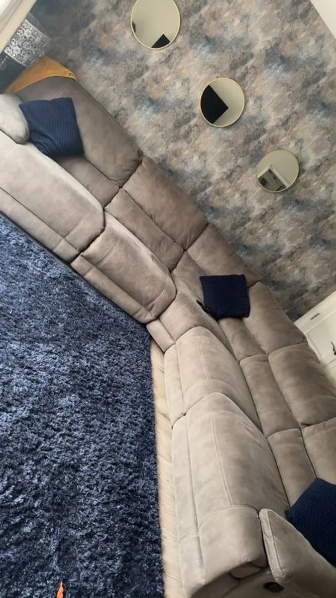 ez living sofa - Image 1