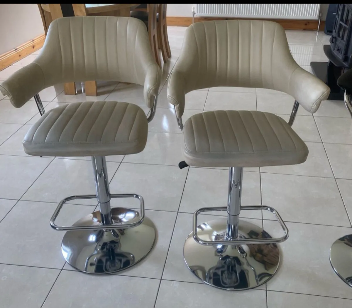 Swivel stools - Image 1