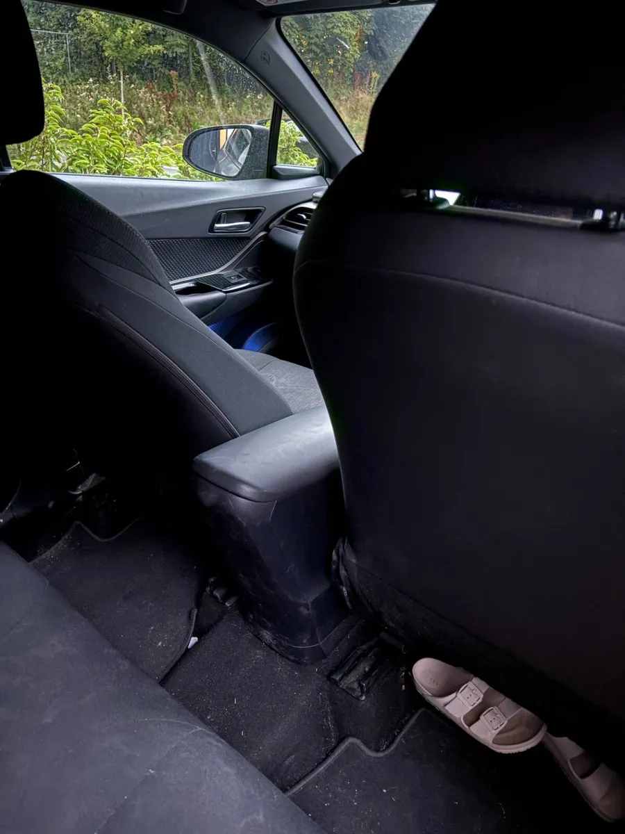 Toyota C-HR Hybrid - Image 3