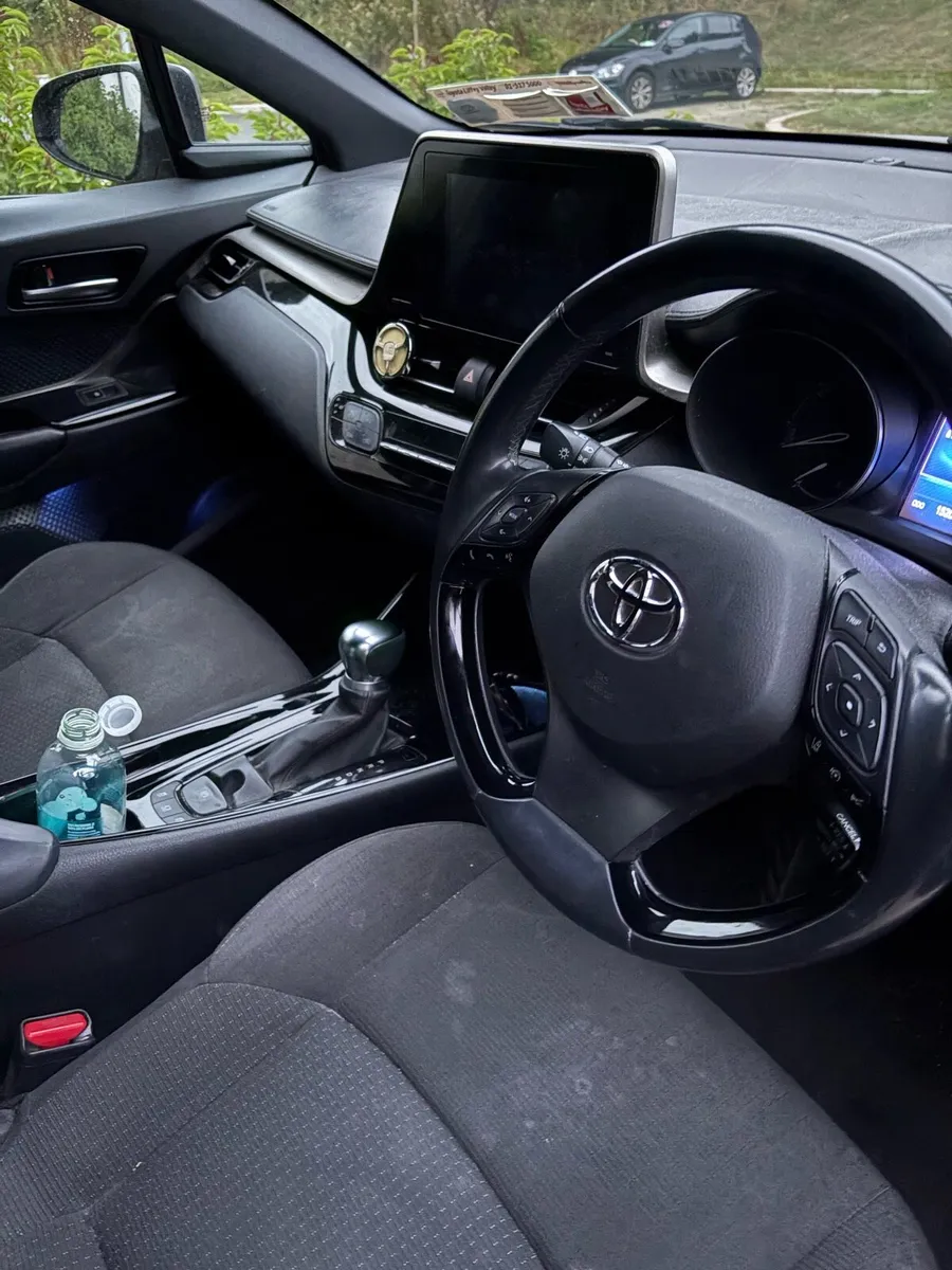 Toyota C-HR Hybrid - Image 4