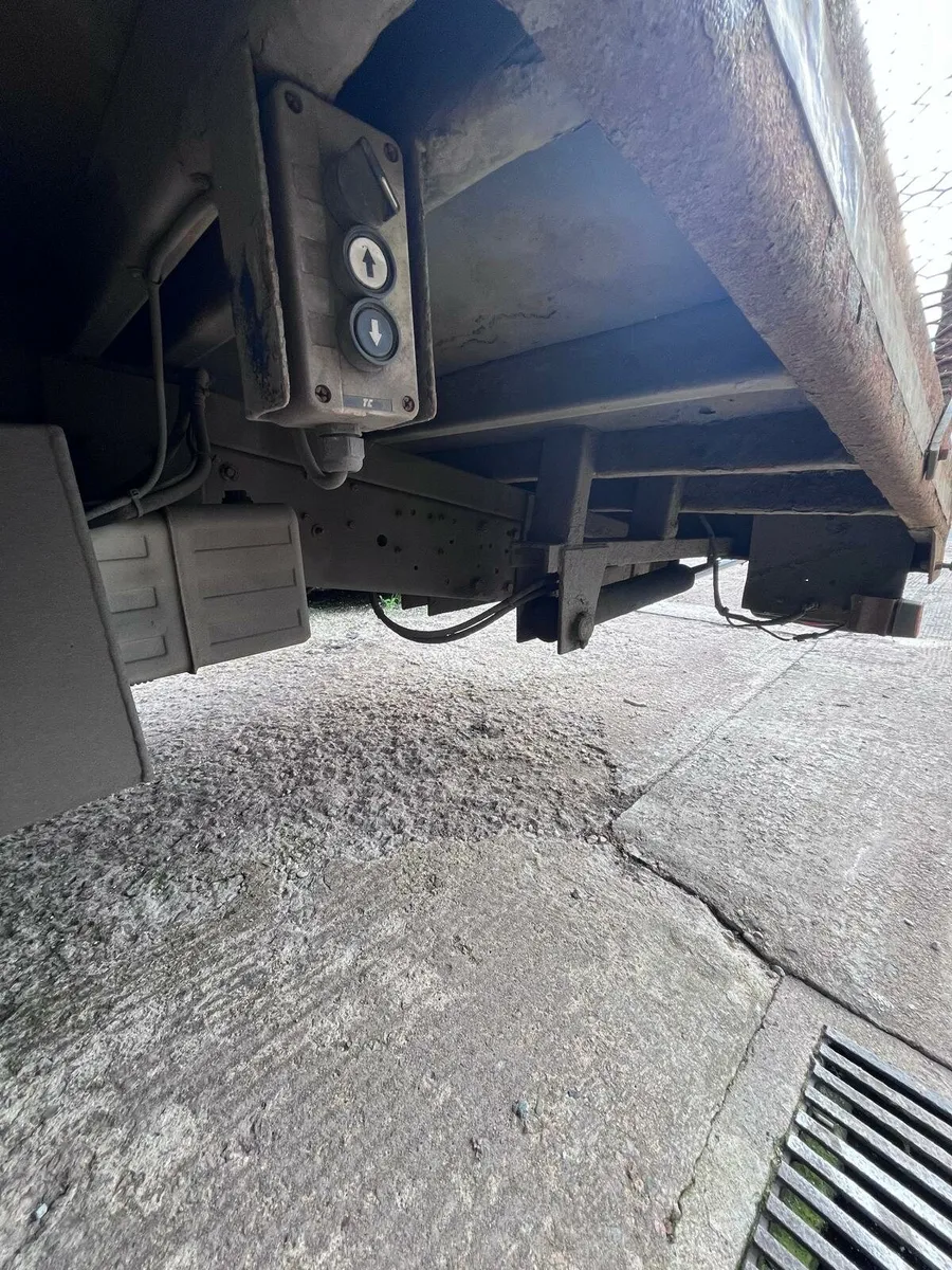 Iveco eurocargo 100e18 loader /vans cars plant - Image 2