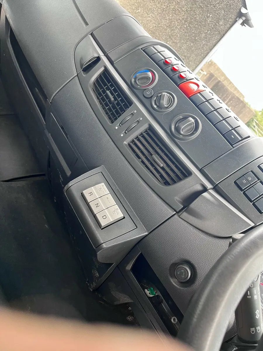 Iveco eurocargo 100e18 loader /vans cars plant - Image 4