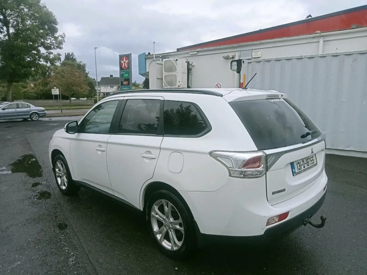 132 Mitsubishi outlander 4WD 7 seater - Image 2