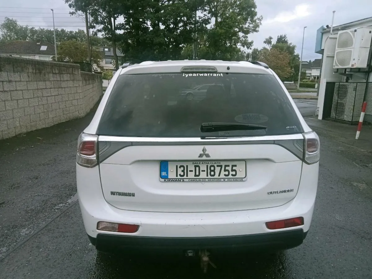 132 Mitsubishi outlander 4WD 7 seater - Image 3