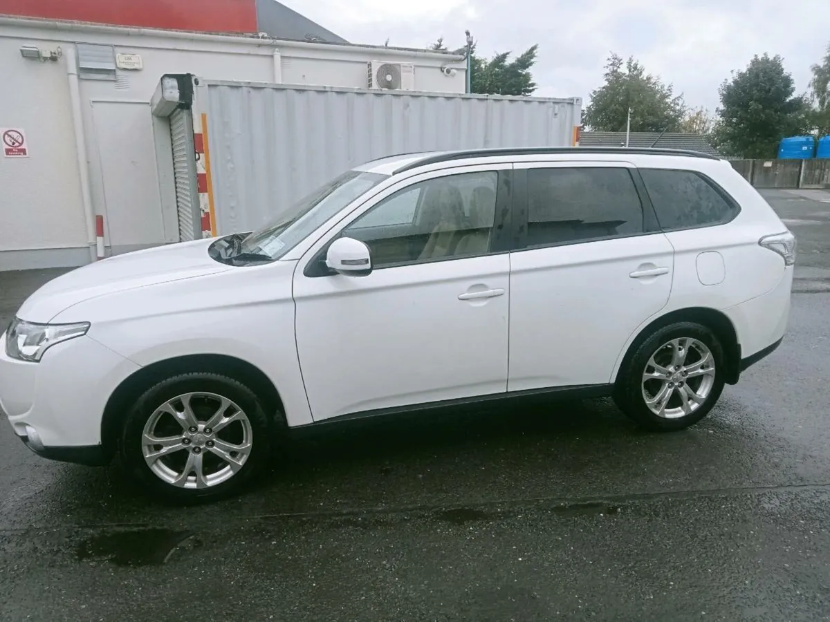 132 Mitsubishi outlander 4WD 7 seater - Image 4