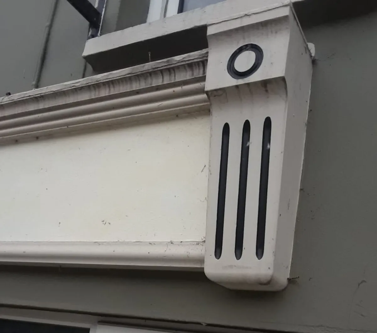 Light outdoor iron brackets and shop front - Image 2