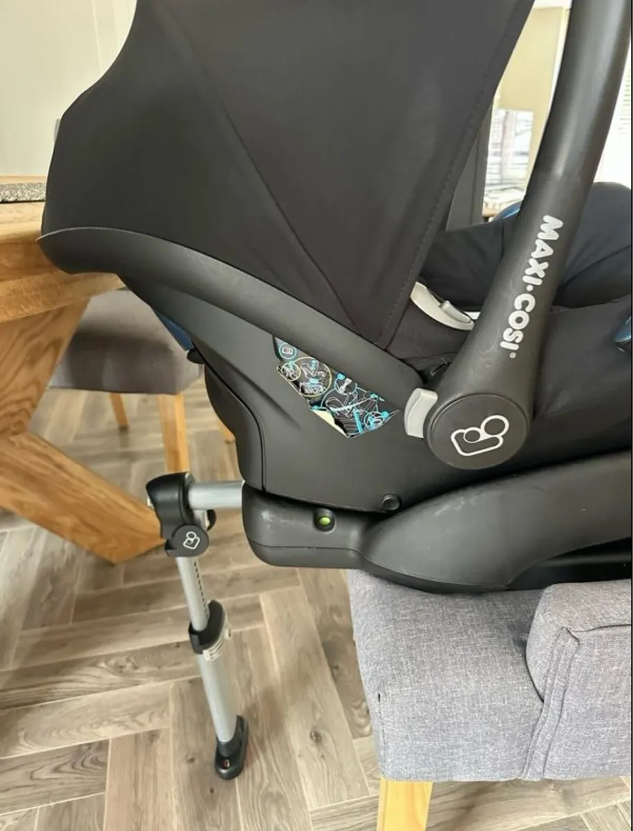 Maxi-Cosi CabrioFix I-size infant car seat isofix - Image 2