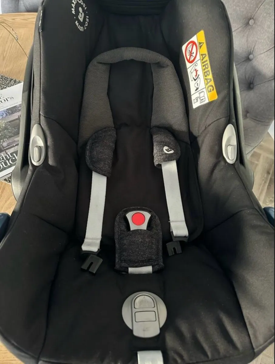 Maxi-Cosi CabrioFix I-size infant car seat isofix - Image 4