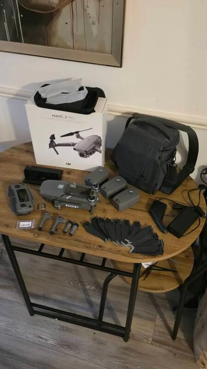 DJI Mavic 2 Pro (Fly More) / Smart Controller /FPV Goggles - Image 4