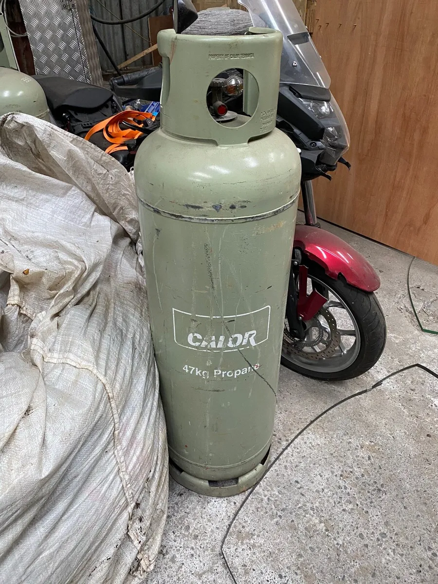 Gas cylinders