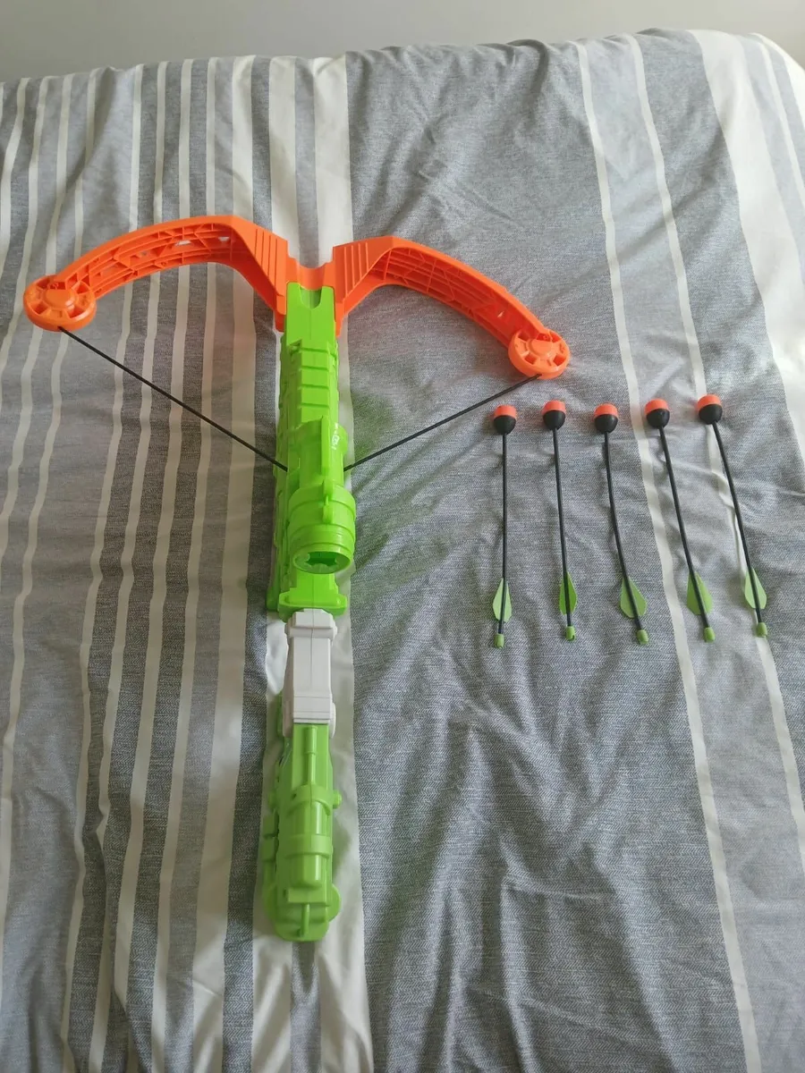 nerf  croosbow + 5 arrows - Image 1