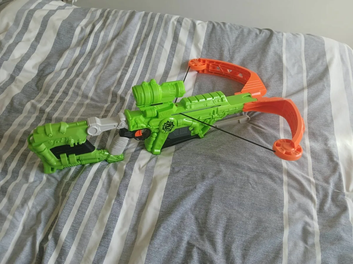 nerf  croosbow + 5 arrows - Image 2