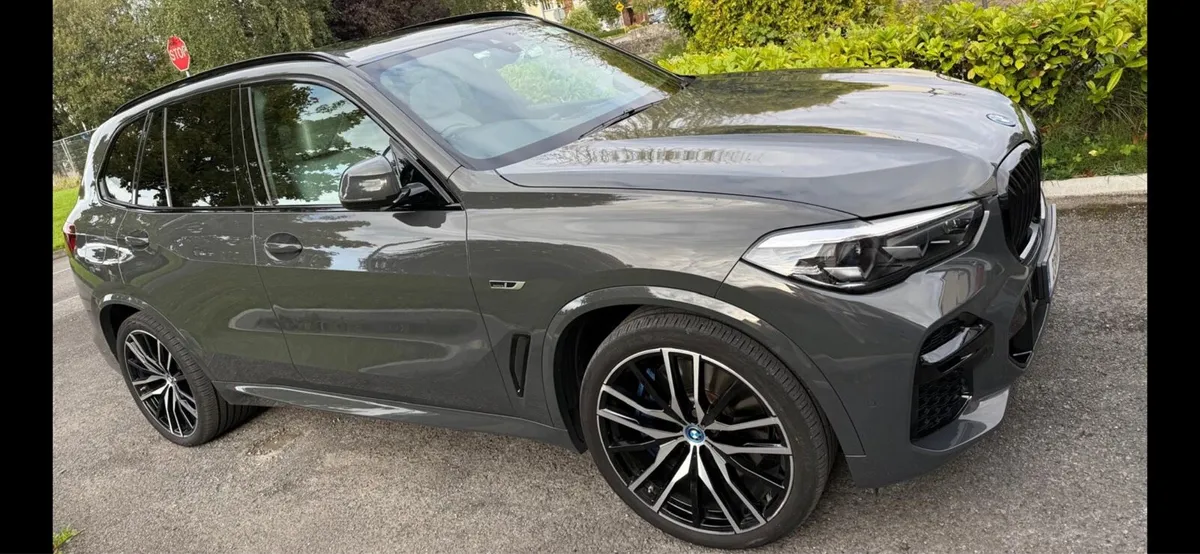 Bmw X5 XDRIVE45E m sport sunroof top spec - Image 1