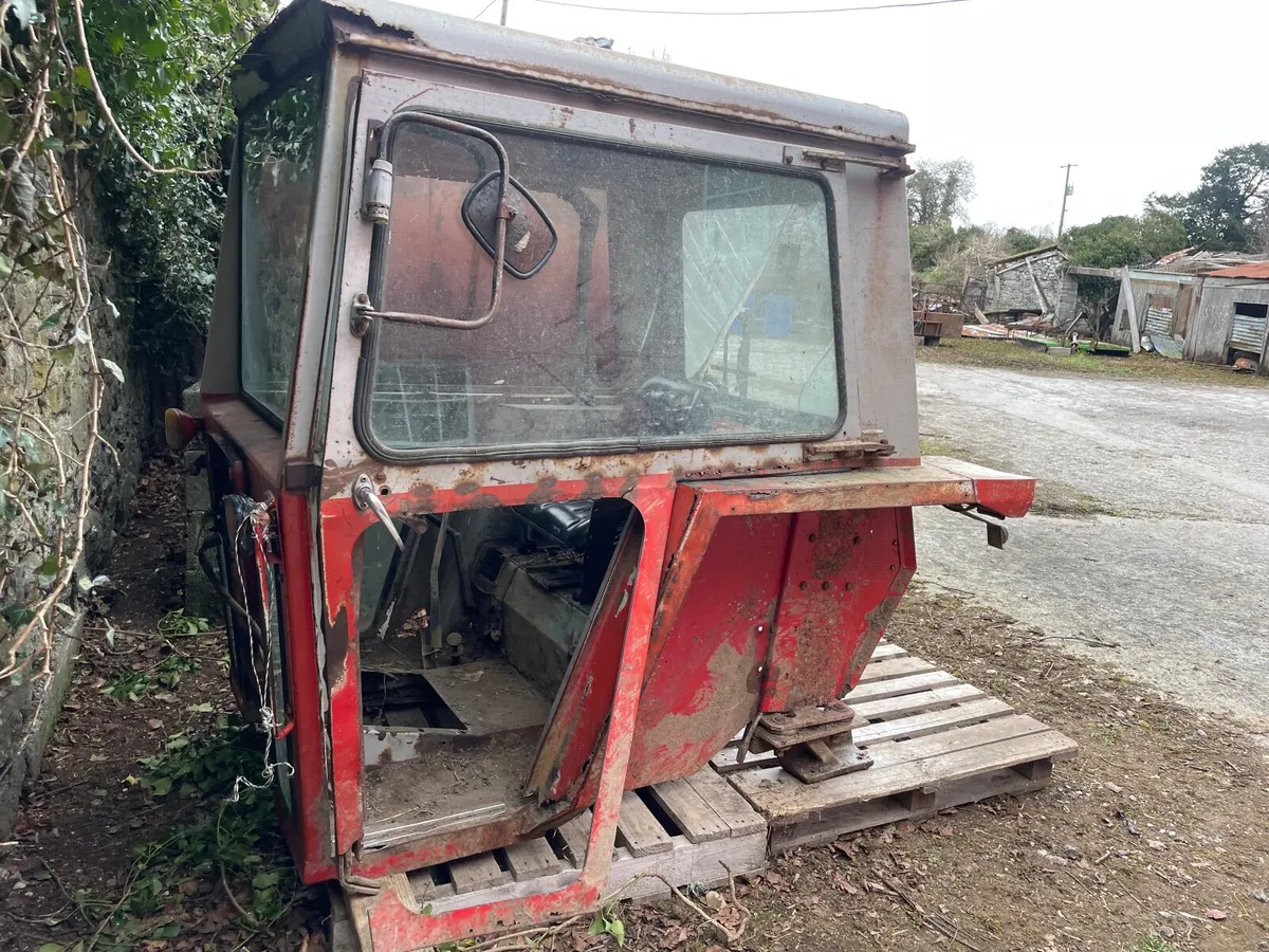 Massey Ferguson 590 Cab - Image 2