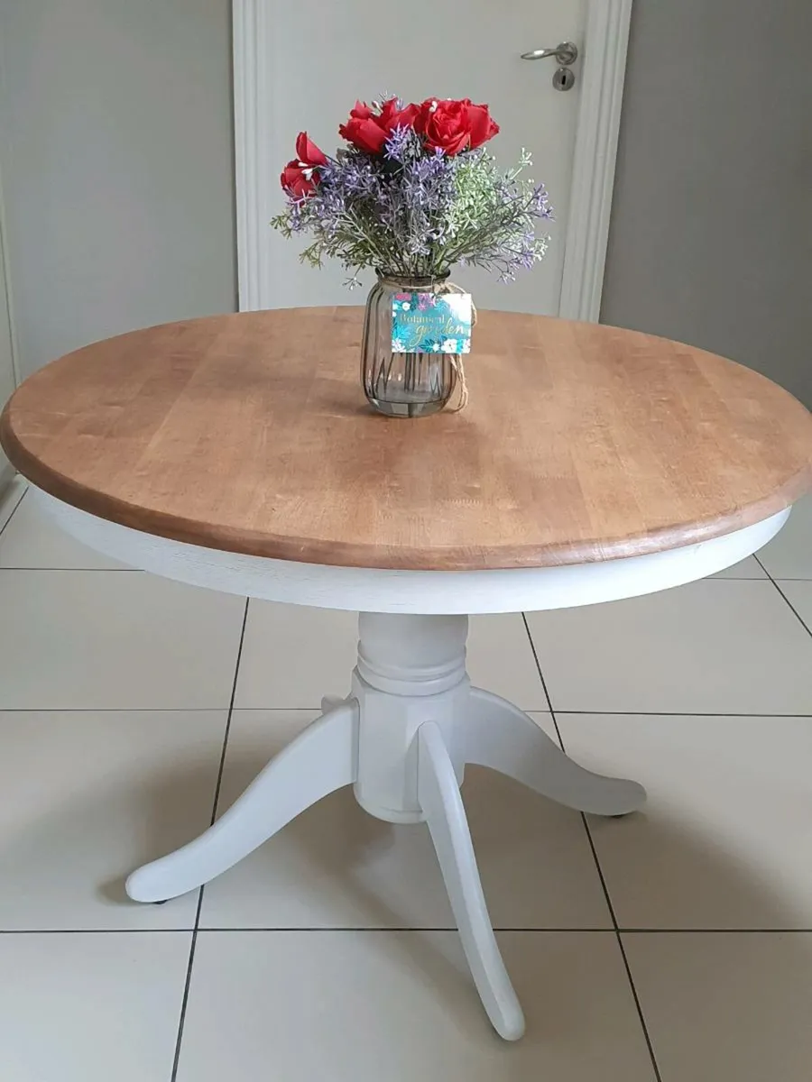 Solid 0ak kitchen dining table - Image 1