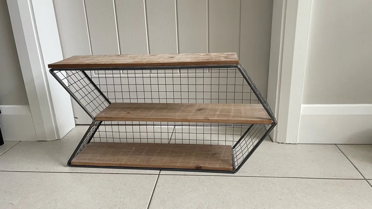 Wall mounted storage unit