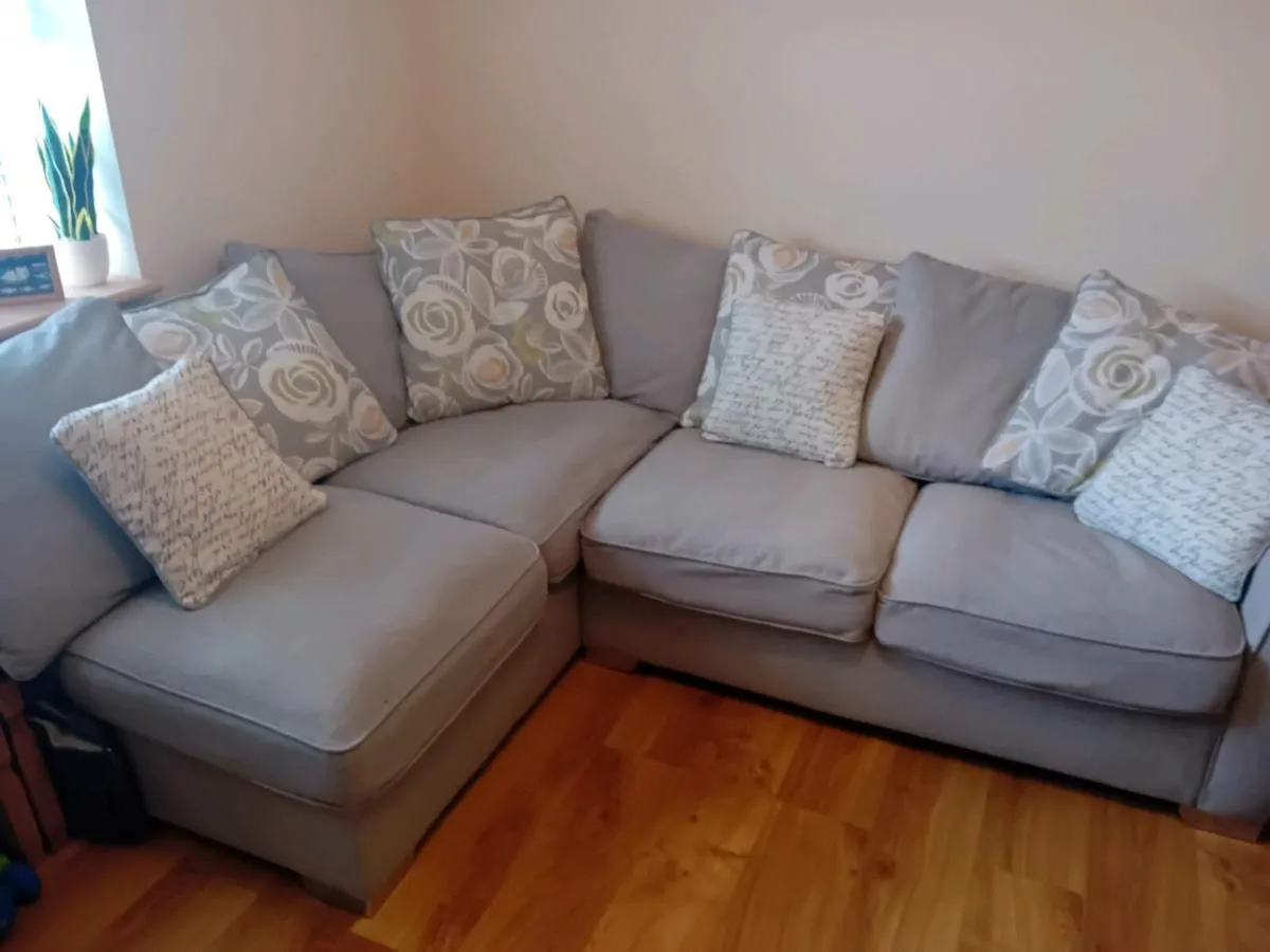 couch - Image 1