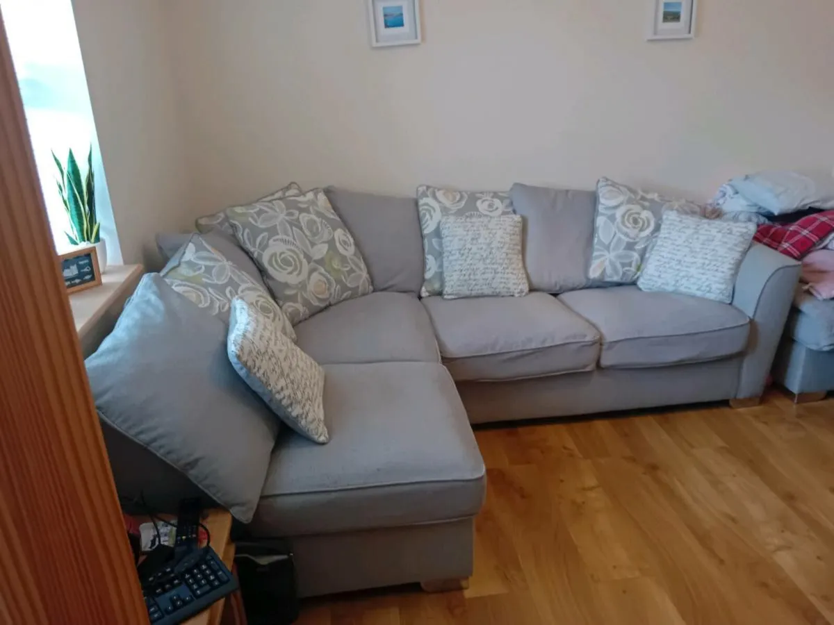 couch - Image 2