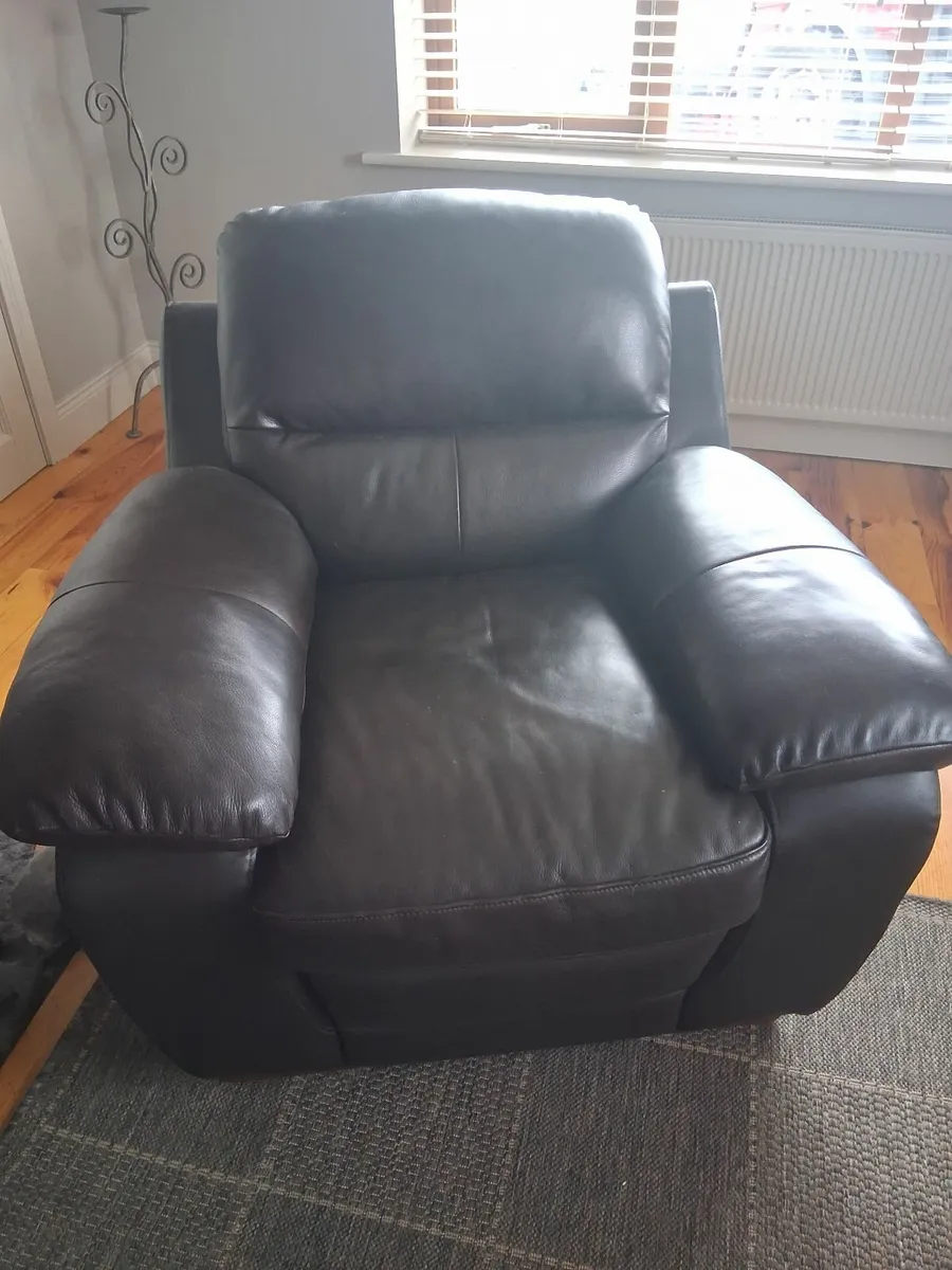 FREE 3 PIECE  SUITE  & CHAIR - Image 2