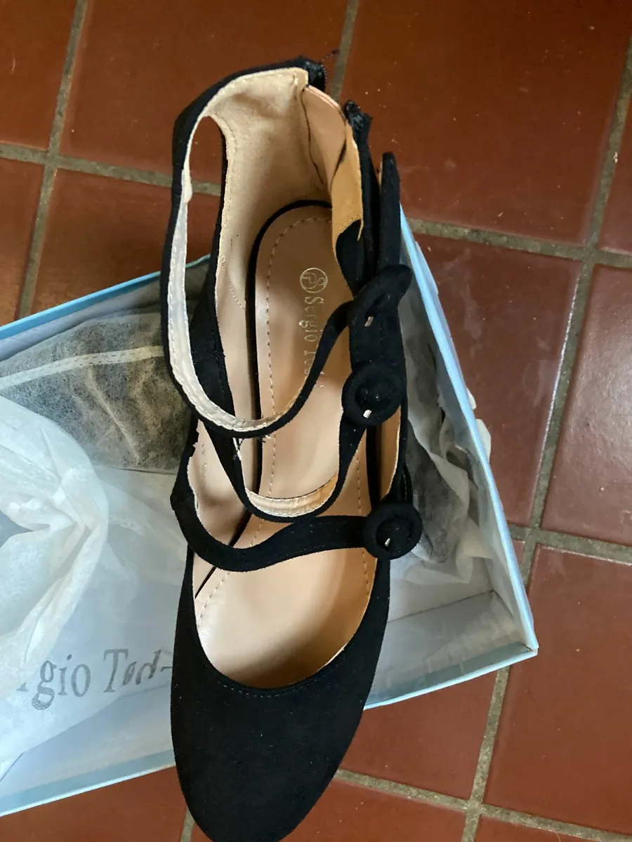 Ladies Block heeled Strappy shoes - Image 1