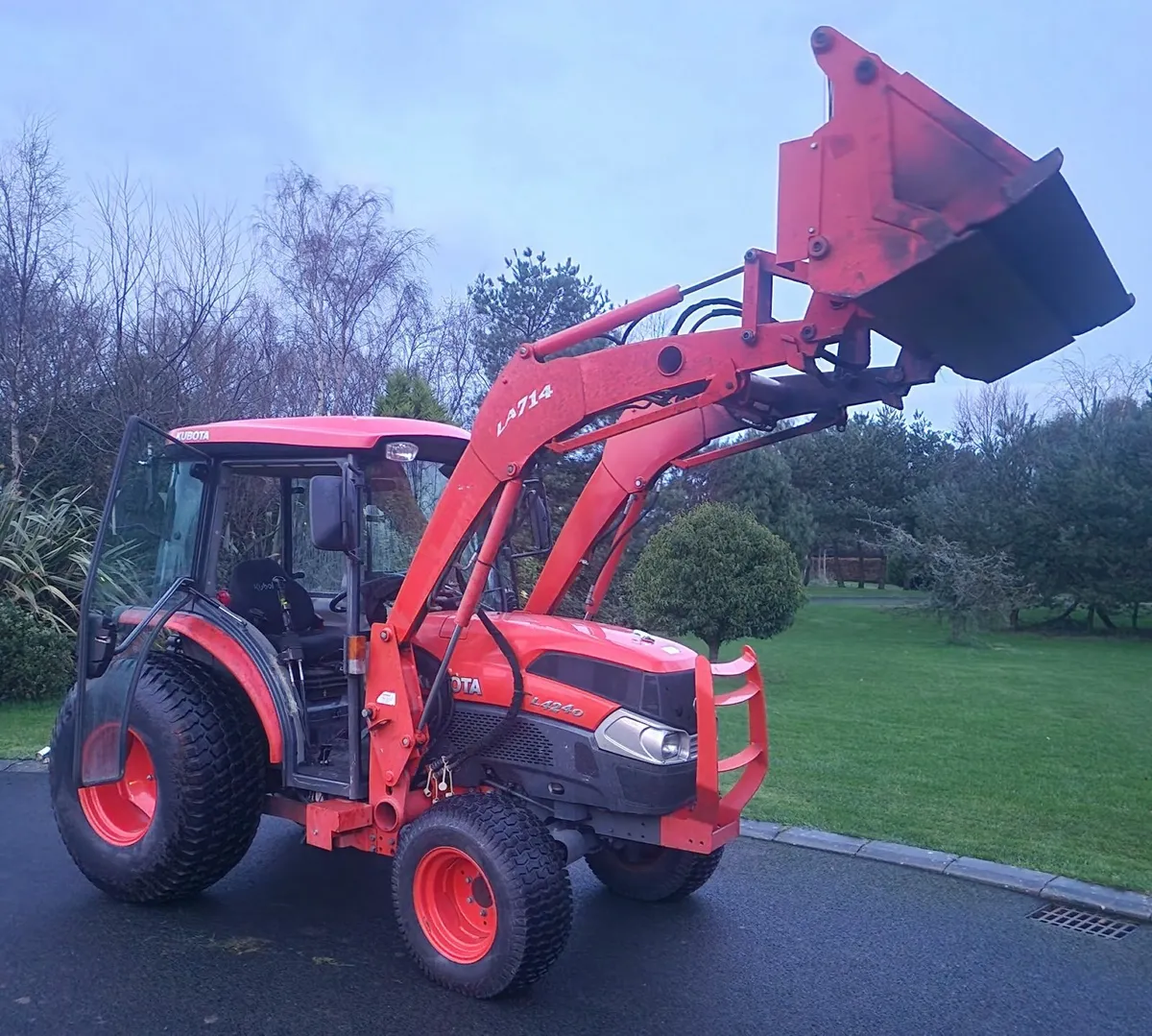 Kubota L4240-II Compact Tractor 4 in 1 Loader - Image 1