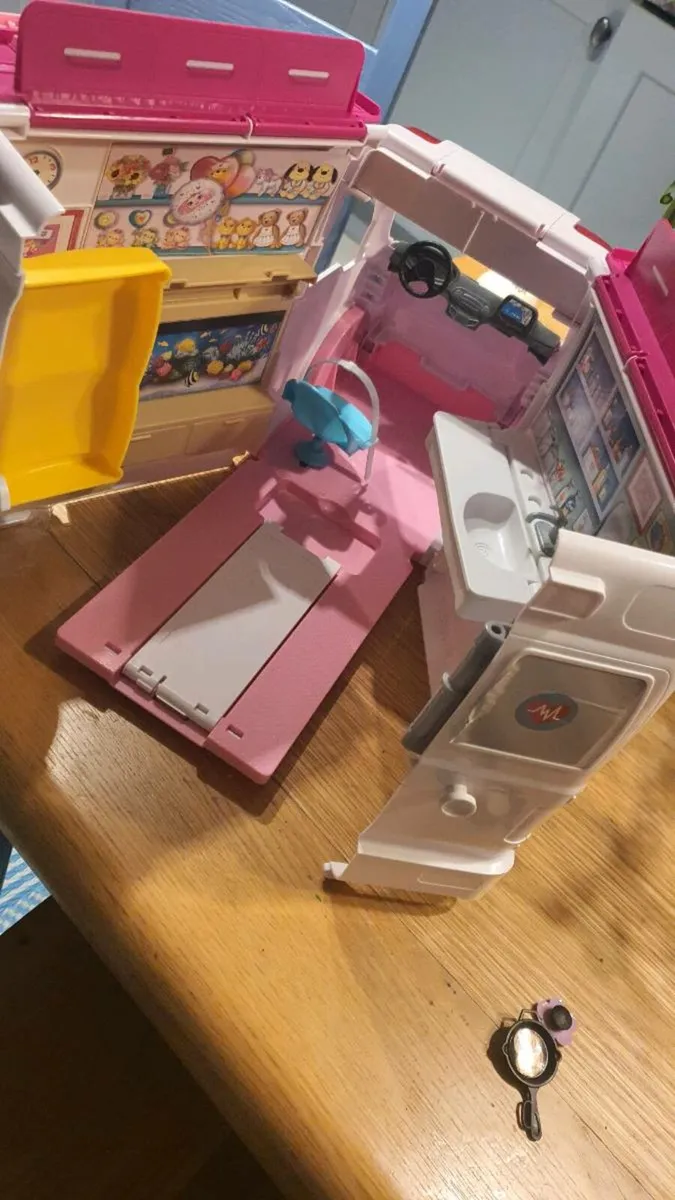 Barbie Ambulance - Image 2