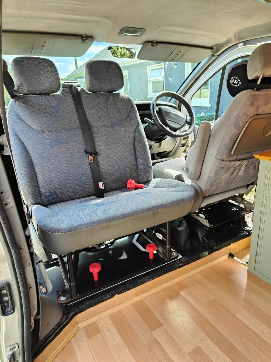 Renault Trafic campervan - Image 4