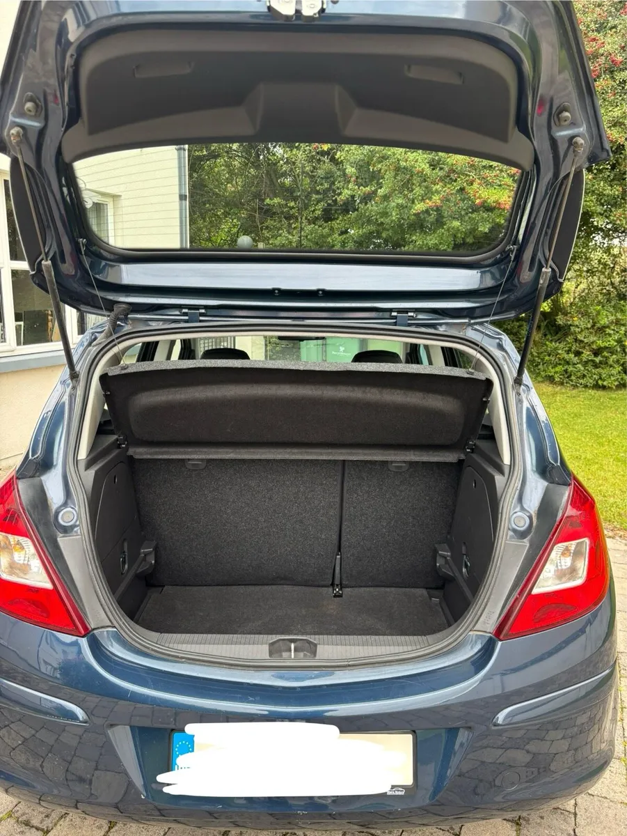 2011 Opel Corsa SE **LOW KMS** - Image 4