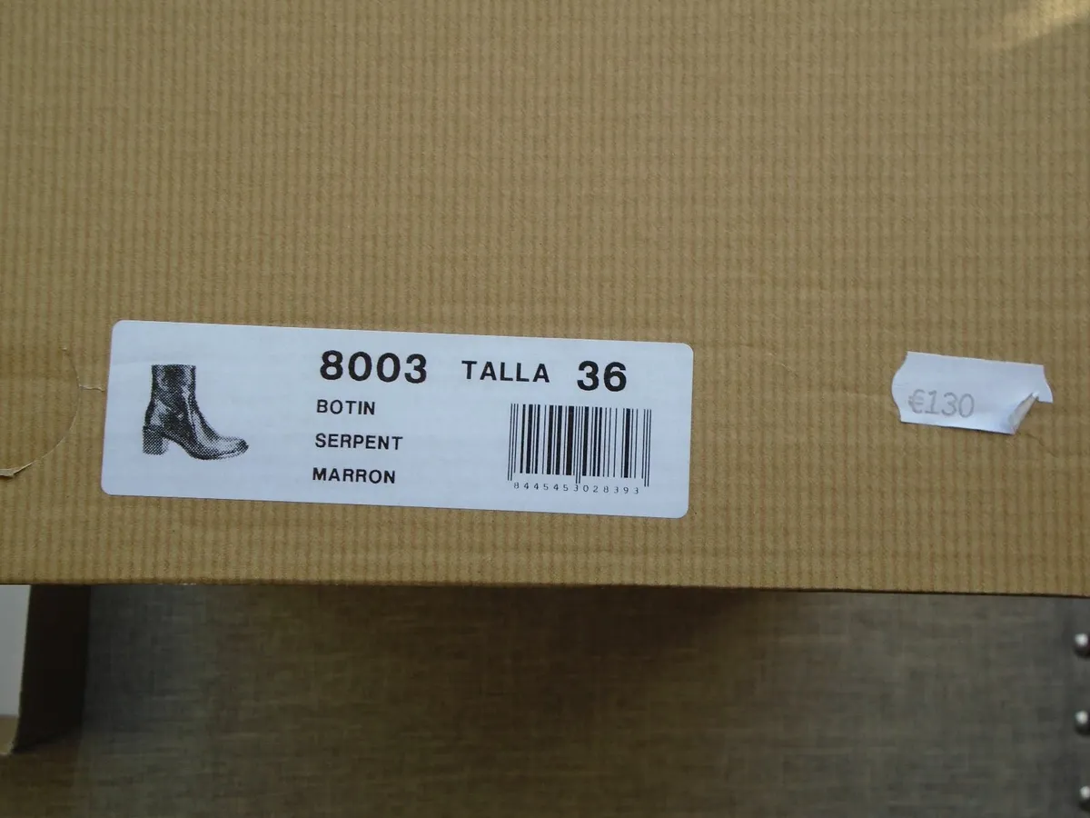 Ladies leather ankle boots, Size 36,new - Image 2