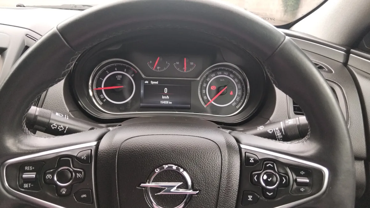 Opel Insignia 2015 low mileage - Image 2