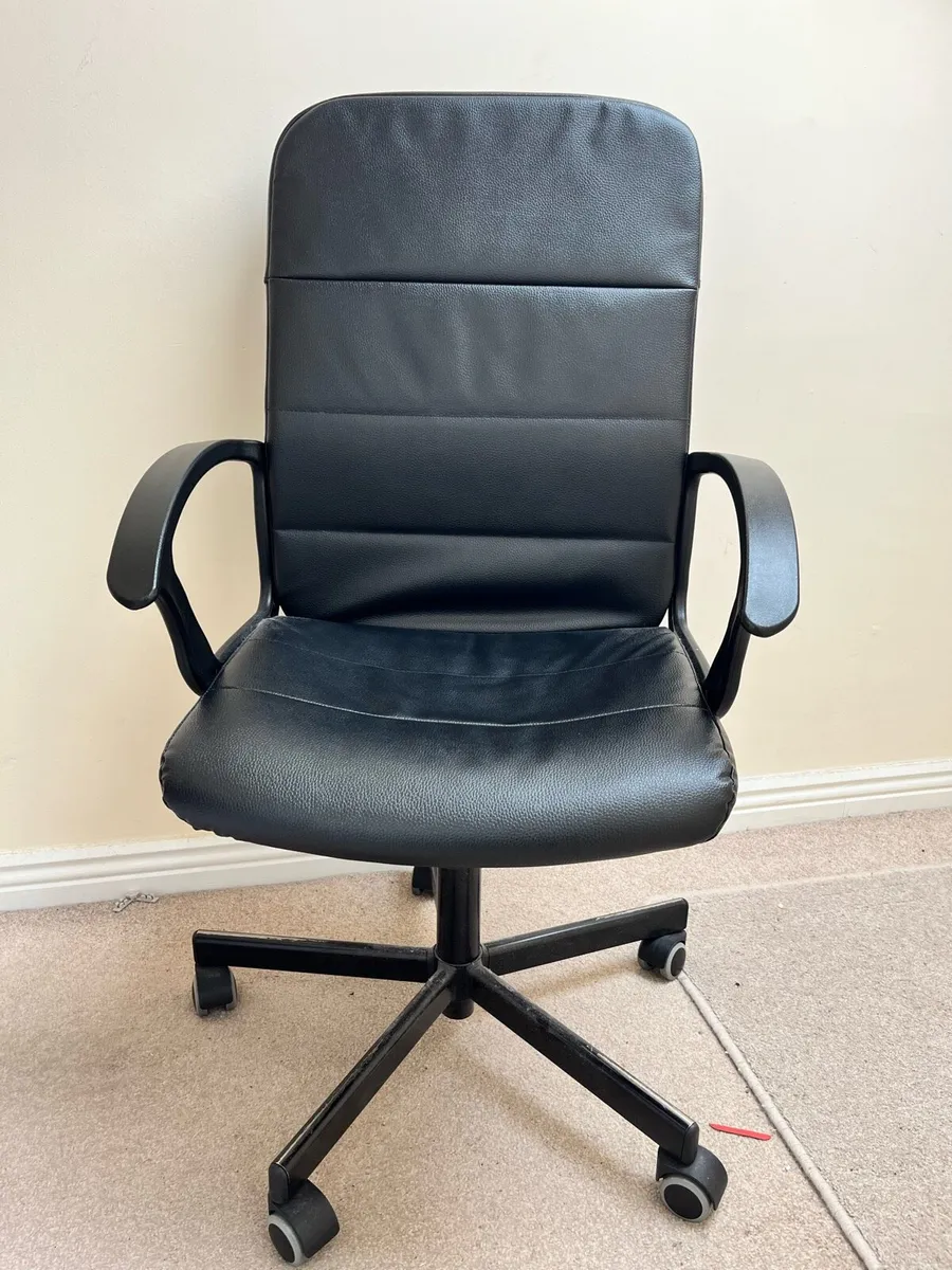 Ergonomic chair - Image 1
