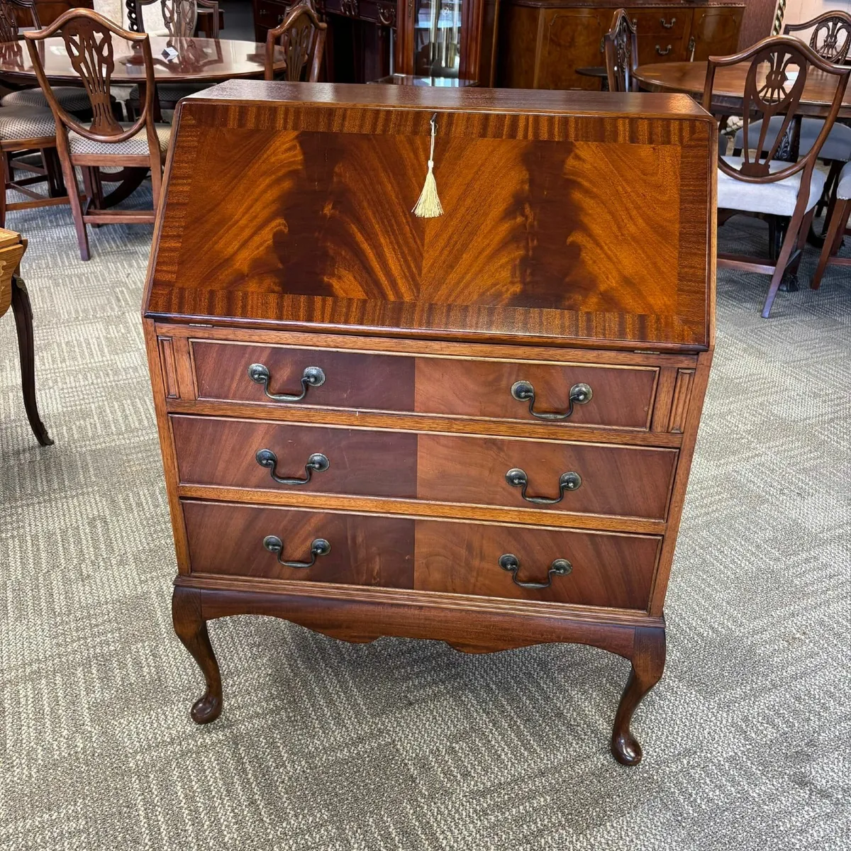 Beautiful mahogany flamed writing bureau. Red leat - Image 2