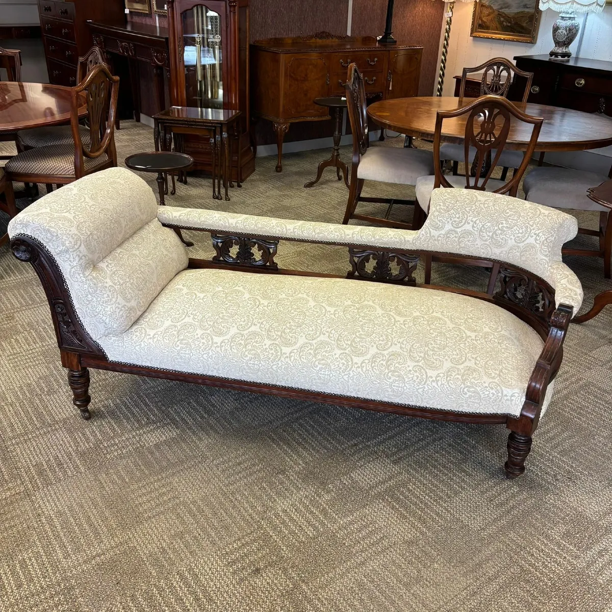 Victorian mahogany chaise longue, upholstered in a