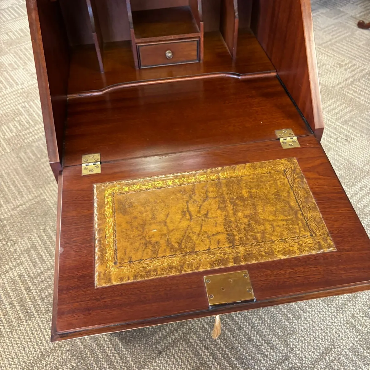 Beautiful mahogany flamed writing bureau. Tan leat - Image 1
