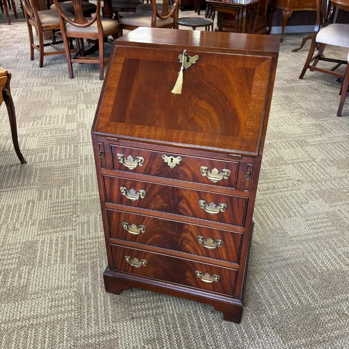 Beautiful mahogany flamed writing bureau. Tan leat - Image 2