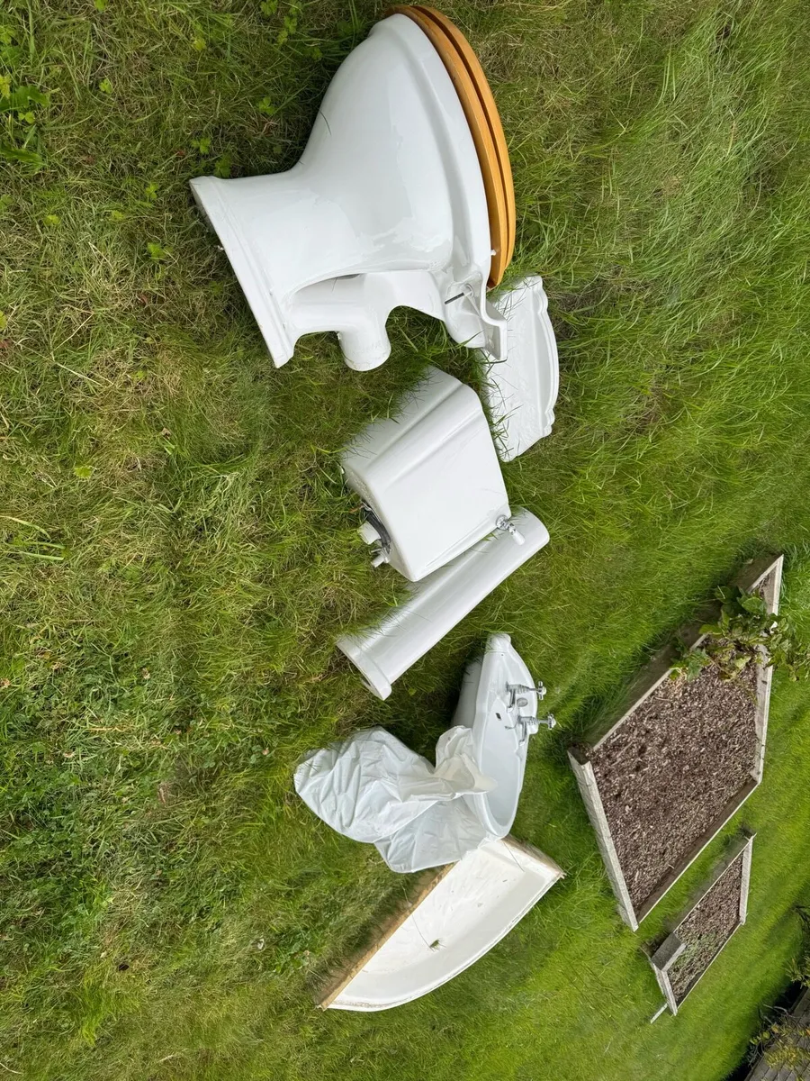 Toilet sink and shower tray - Image 1
