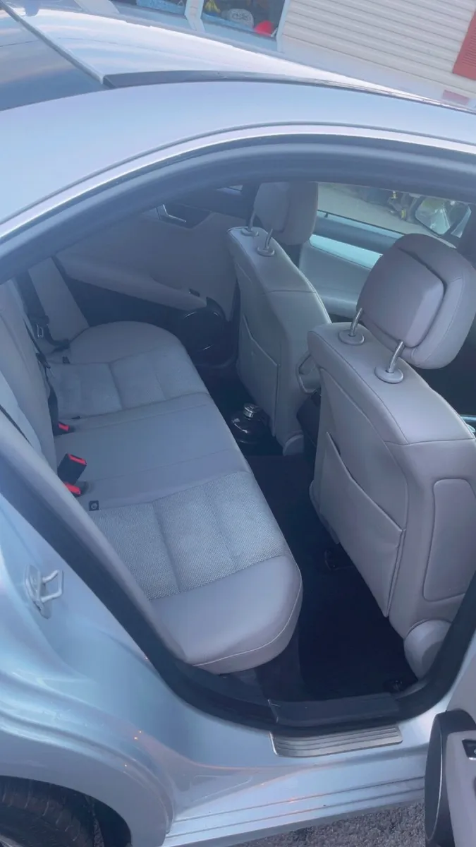 Mercedes-Benz C-Class 2009 - Image 2