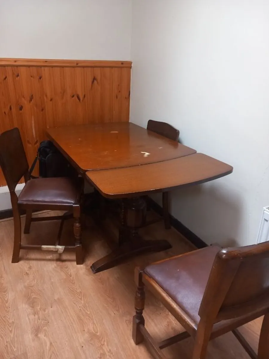 Kitchen dining table - Image 1
