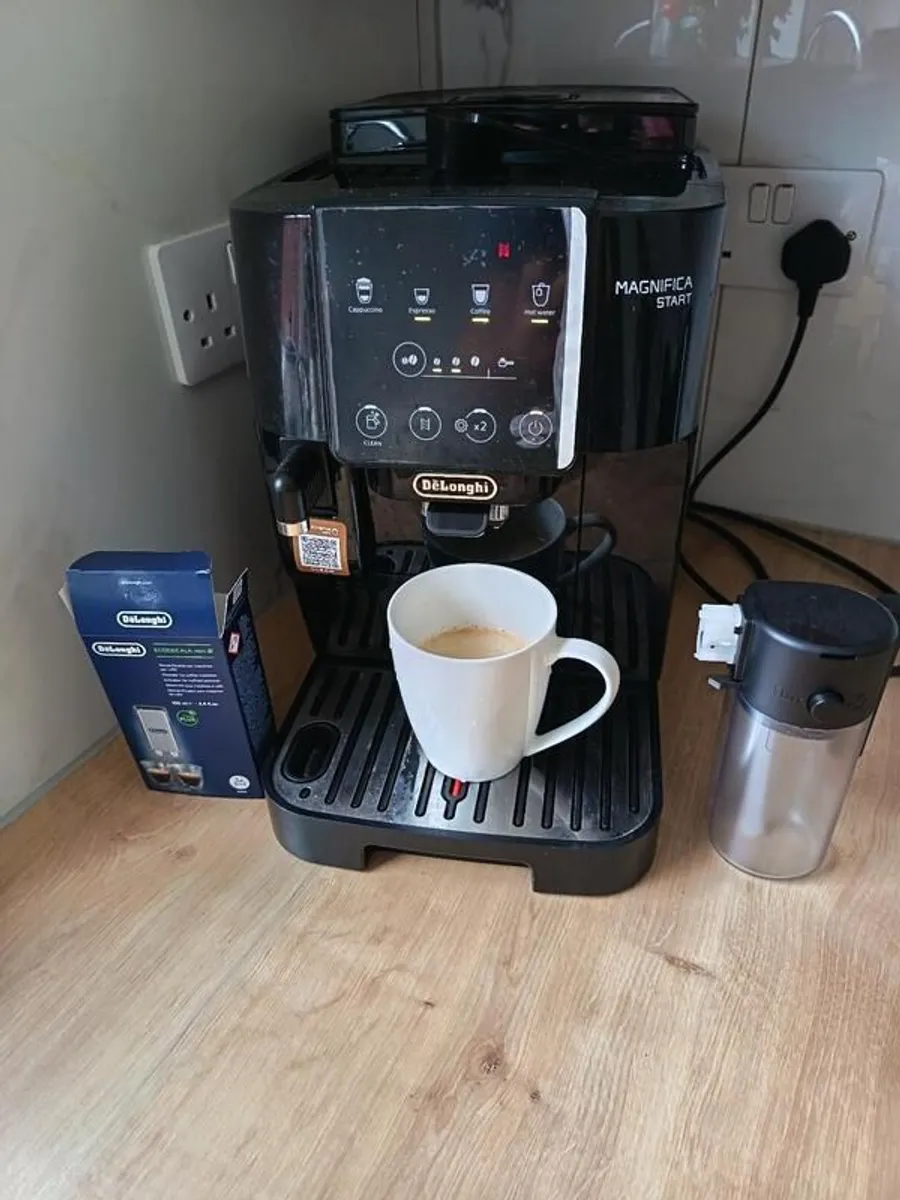 De'Longhi Magnifica Start Fully Automatic Bean-to-Cup Coffee Machine | ECAM220.60.B | Black - Image 1
