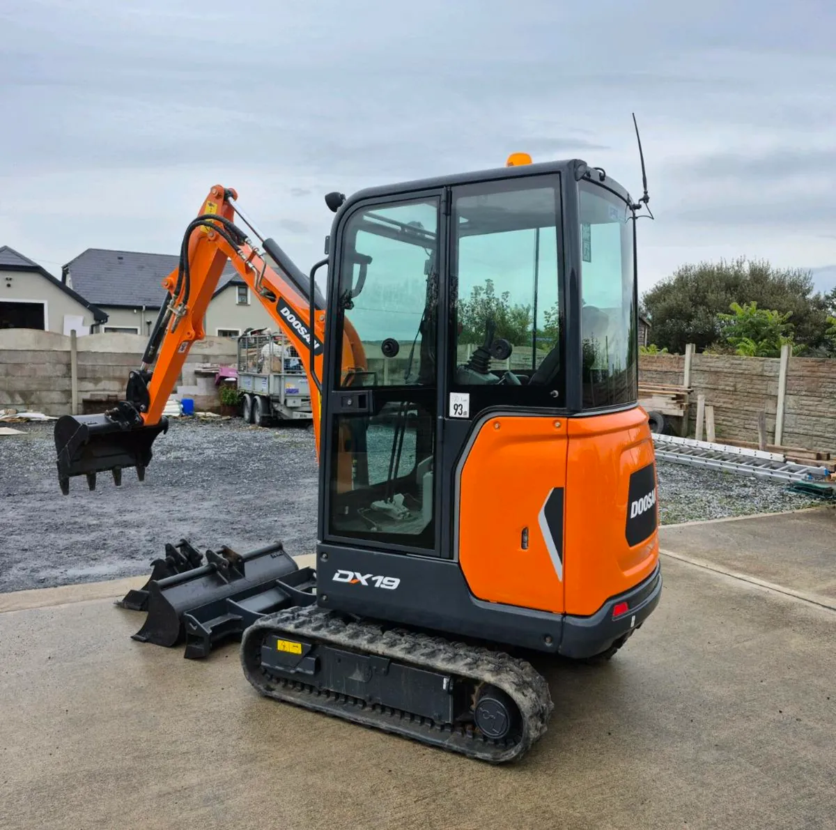 Doosan DX19 - Image 3