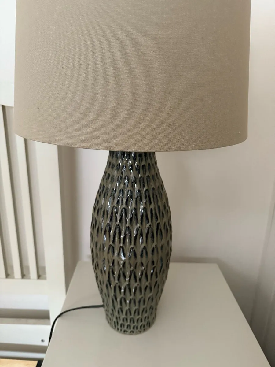 2 x large beige table lamps - Image 2