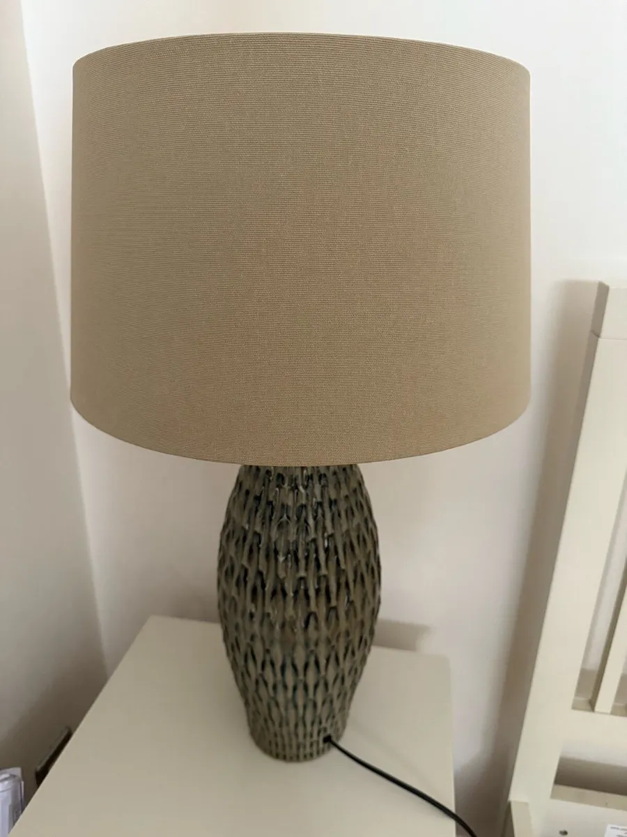 2 x large beige table lamps - Image 3