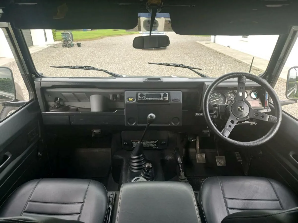 Landrover Defender 90 - Image 2