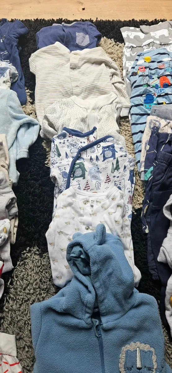 Newborn to 6 months boys clothes - Image 1