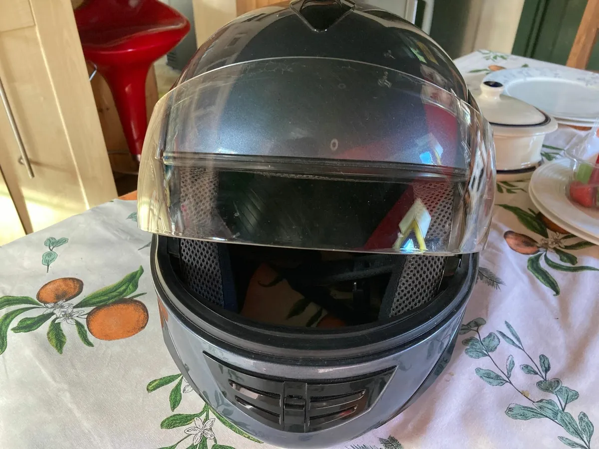 Men's L motorcycle helmet - as new - Image 2